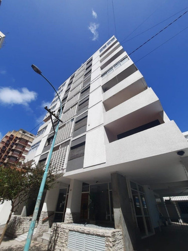 Imagen 7 de 10 de Departamento De 1 Ambiente Y Medio - Z/ Aldrey