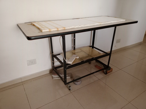 Mesa De Trabajo Taller Ruedas Con Trabas. Solo Retiros (Usado)