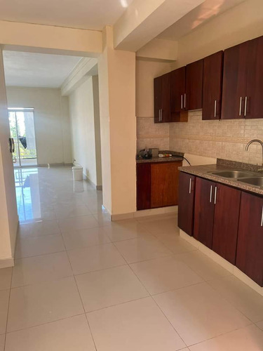 Venta De Amplio Apartamento En Alma Rosa 1