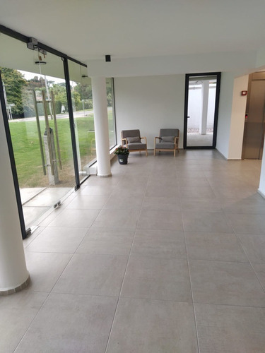 Imagen 23 de 24 de Apartamento En Venta De 2 Dormitorios C/ Cochera En Playa Mansa