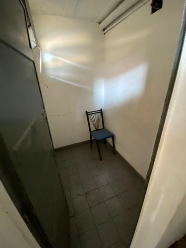 Imagen 8 de 11 de Excelente Galpon En Venta. La Tablada. 300 Mts2