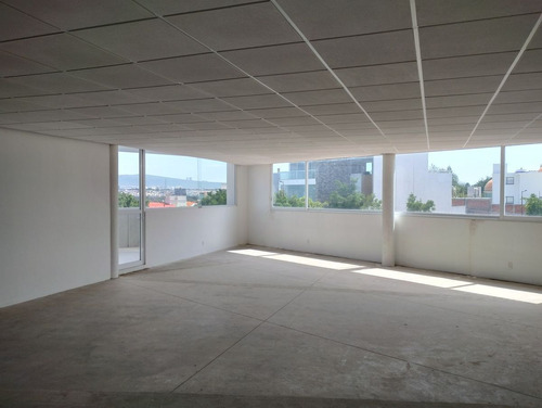Renta De Oficinas En Milenio Iii De 275 M2, Gran Ubicación !!