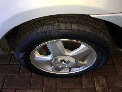 Imagem 5 de 14 de Renault Clio Sedan Privilege 1.6 16v Completo