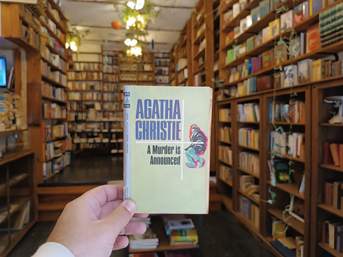 A Murder Is Announced. Agatha Christie. (Usado)