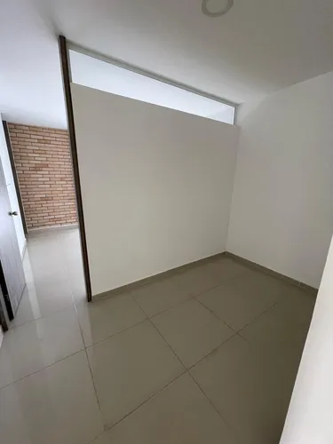Venta Aparta-estudio. Sur De Cali. Barrio Pance, 66 Mtrs. Tercer Piso Con Ascensor. Parqueadero Propio