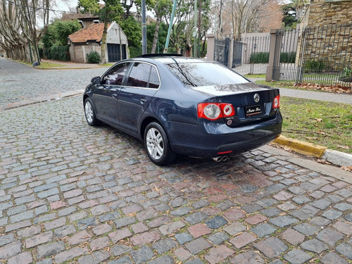 Imagen 7 de 14 de Volkswagen Vento 2.5n Luxury Mt 2009