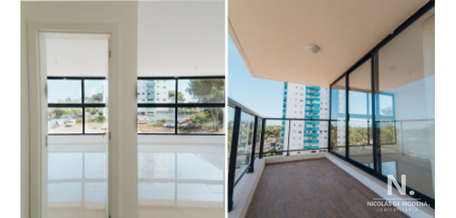 Se Vende Apartamento De 3 Dormitorios En Edificio Otto Dos,mansa,punta Del Este.