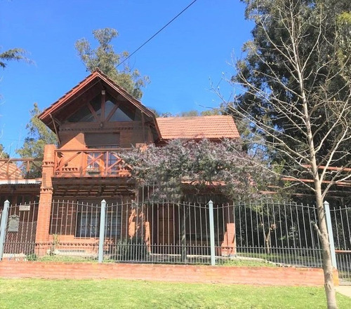 Venta Chalet En Bosque Peralta Ramos Sobre Av. Mario Bravo