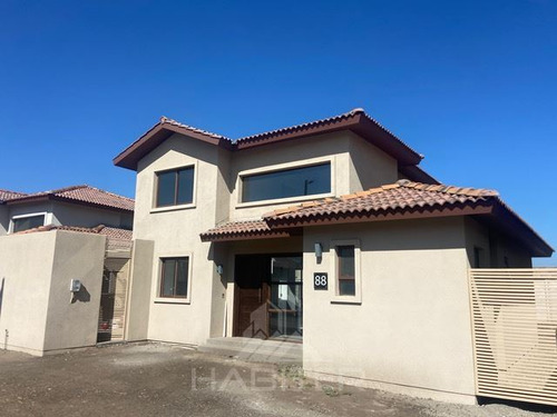 Casa En Venta De 3 Dorm. En Colina