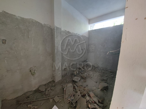 Casa En Venta En Col. Narciso Mendoza Con Amplias Recamaras Y Jardín.