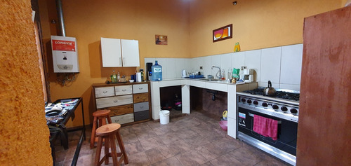 Casa En Venta Refaccionada, A Terminar, Excelente Ubicación