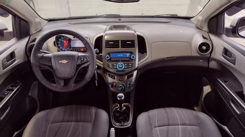 Imagem 9 de 12 de Chevrolet Sonic Hb Lt 1.6 16v 2014 Completo