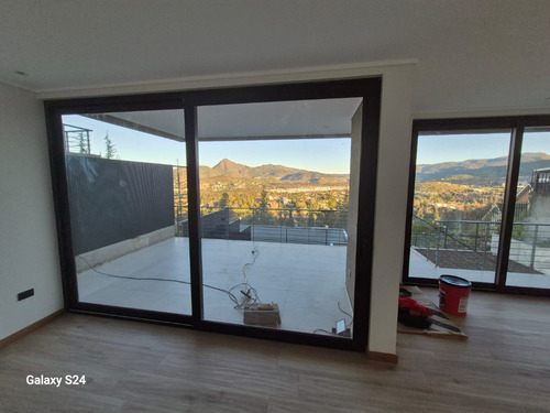 Casa Nueva Con Vista Inmejorable Vista Al Valle De La Dehesa