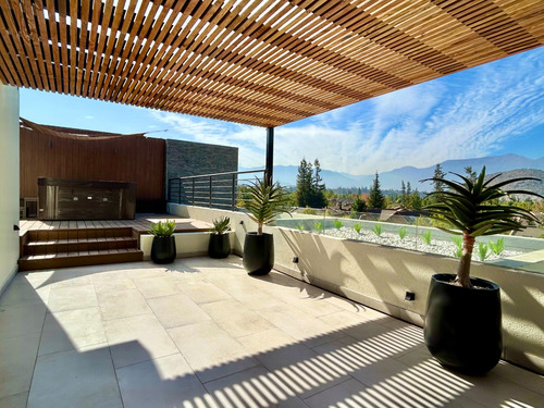 Duplex Con Jacuzzi Y Quincho Privado // 3d + 3b + Servicios