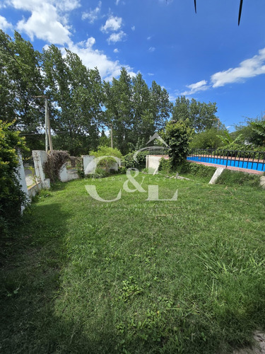 Casa Esquina De 3 Dormitorios Con Pileta Frente Al Rio En Playas De Oro, Villa Carlos Paz