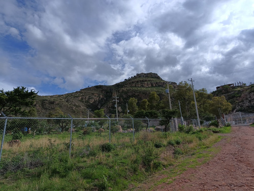 En Venta Terreno De 10,320.51 M2 Con Casa E Instalaciones Al Pie Del Cerro Del Picacho