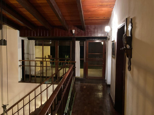 Imponente Chalet 2 Plantas Amplio Parque, 2 Piscinas Y Casa Casero En Las Calles