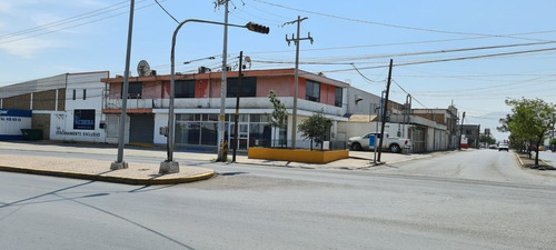 Oficina Planta Alta En Renta En Isidro López , Esquina