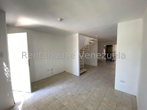 Bello Townhouse Para Seguir Remodelando A Tu Gusto