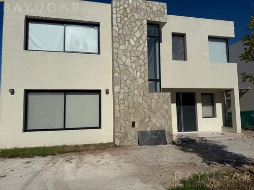 Venta Casa - Barrio Privado Lagoon Pilar / Pilar