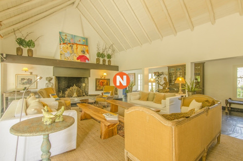 Espectacular Casa En Venta En El Golf, Unica Con 7000 Mt2 De Terreno.- Ref: 209160