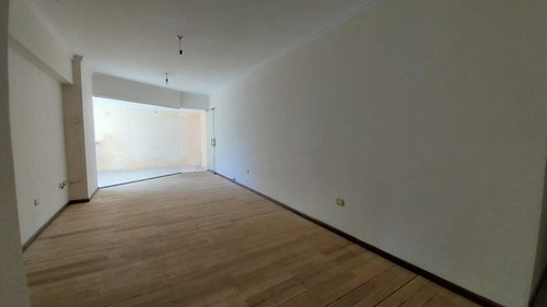 Departamento 2 Dormitorios En Venta. Pleno Centro, Laprida Al 100
