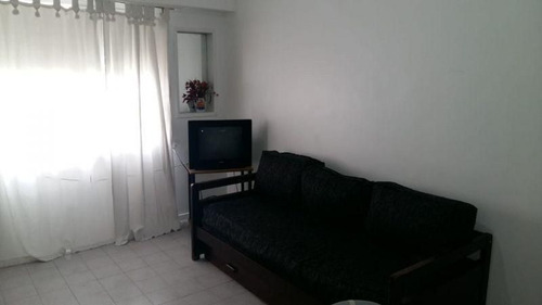 Imagen 3 de 7 de Temporada | 2 Ambientes A La Calle