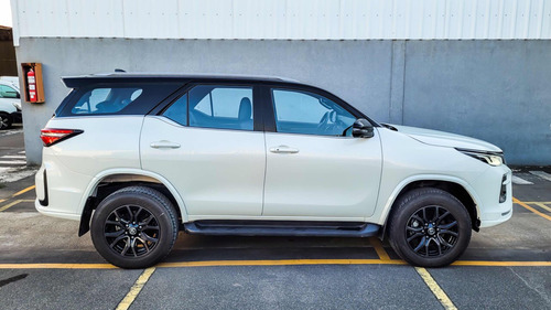 Imagen 3 de 22 de Toyota Sw4 Gr-s 4x4