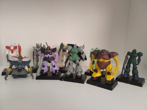 Conjunto Gundam - 9 Modelos De Figuras Com Base