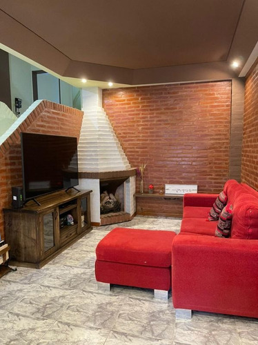 Imagen 2 de 17 de Casa En Venta En Villa Luzuriaga