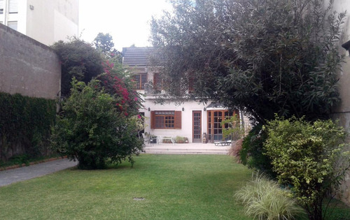 Imponente Casa De Estilo En Alvear Y Mendoza