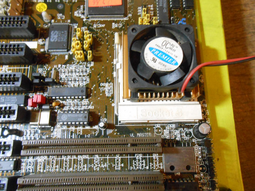 Motherboard Amaquest Av-7541 Socket 3 + Micro + Memo- Retro Caramelo (Usado)