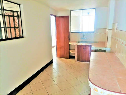 Imagen 19 de 30 de Remato!... Casa Con Dos Dptos, Magdalena Del Mar Área Residencial. Excelente Oportunidad....