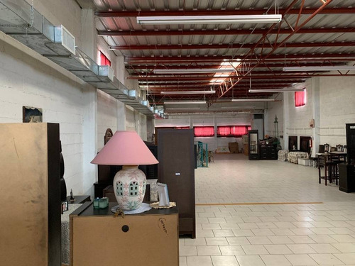 Imagen 8 de 12 de En Venta Local Comercial Muy Grande Y Centrico Enfrente De Plaza Santuario