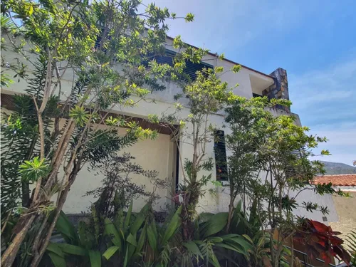 Venta Casa Tres Plantas En Lomas De Club Hipico Con Anexo Baruta