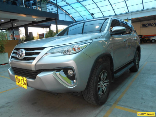 Imagen 2 de 25 de Toyota Fortuner 2018