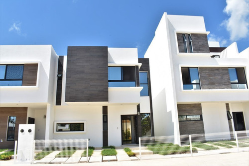 Imagen 1 de 25 de Casa En Venta En La Zona Diamante De Playa Del Carmen A Sol