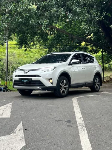 Toyota RAV4 2.0 Street
