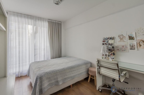 Departamento De 3 Ambientes Con Cochera Fija En Recoleta