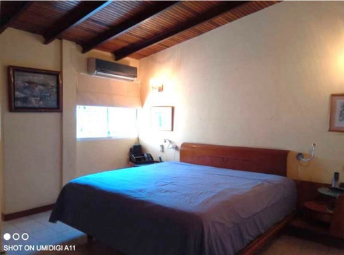 Imagen 10 de 20 de Vendo Casa 219m2 4h+s/3b+s/2p Santa Inés 1319