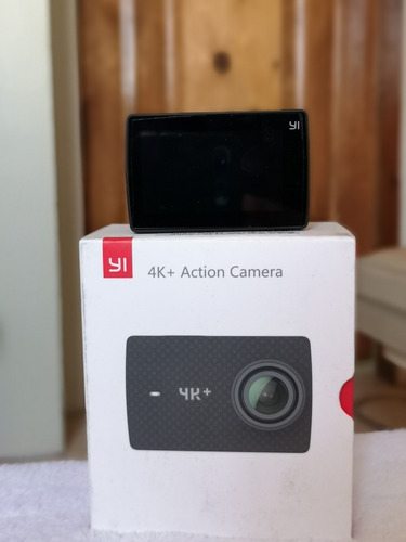 Camara Yi 4k+ Action Camera 4k/60fps Con Multiples Accesorio (Usado)