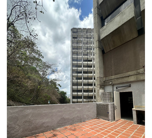 Local Comercial Con Mezzanina Y Terraza De 220 Mt2. Ar