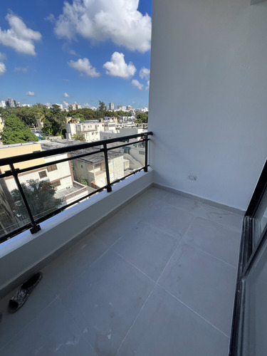 Apartamento De 3 Habitaciones En Zona Universitaria-entrega 