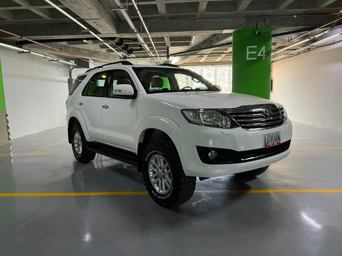 Imagen 2 de 11 de Toyota Fortuner Sr