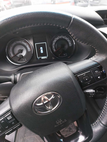 Imagen 6 de 13 de Toyota Hilux 2019 2.8 Cd Srx 177cv 4x4 At.