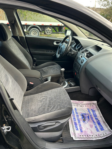 Renault Megane 1.6 Dynamique Hi-flex 4p