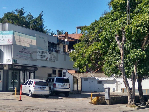 En La Trinidad. Venta, Local - Oficina - Depósito. Oportunidad!!!