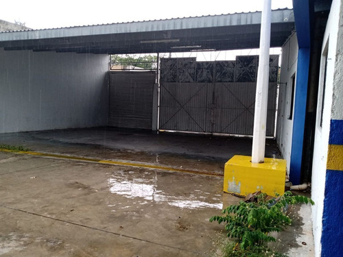 *excelente Local Amplio Para Bodegas Y Oficinas