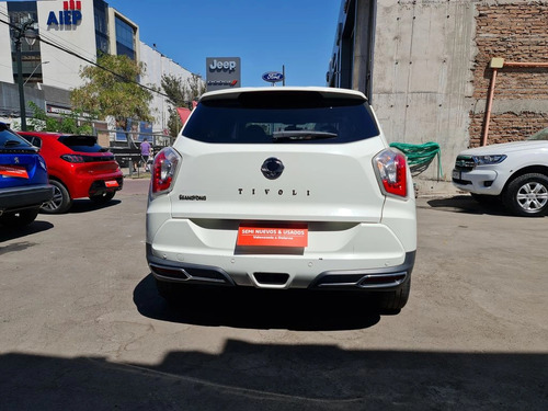 SsangYong Tivoli TX1011 GAS 4x2 MT