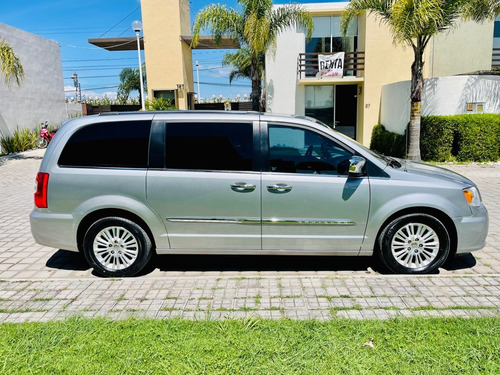Imagen 6 de 15 de Chrysler Town & Country 2014 Limited